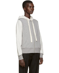 grauer Pullover mit einer Kapuze von MM6 MAISON MARGIELA