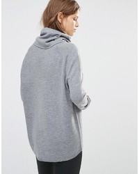 grauer Pullover mit einer weiten Rollkragen von French Connection