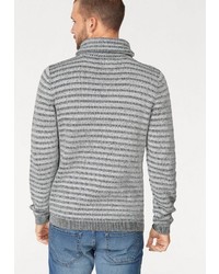 grauer Pullover mit einer weiten Rollkragen von Q/S designed by