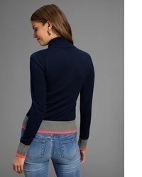 grauer Rollkragenpullover von AJC