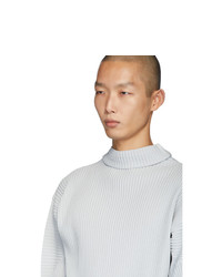 grauer Rollkragenpullover von Homme Plissé Issey Miyake