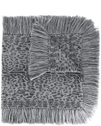 grauer Schal mit Leopardenmuster von Alexander McQueen