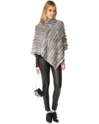 grauer Strick Poncho von Adrienne Landau