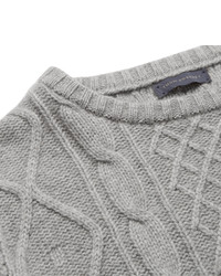 grauer Strickpullover