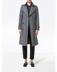 grauer Trenchcoat von Burberry