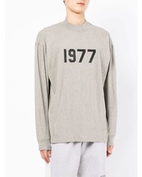 graues bedrucktes Langarmshirt von FEAR OF GOD ESSENTIALS