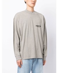 graues bedrucktes Langarmshirt von FEAR OF GOD ESSENTIALS