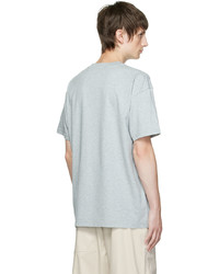 graues bedrucktes T-Shirt mit einem Rundhalsausschnitt von Moncler Genius