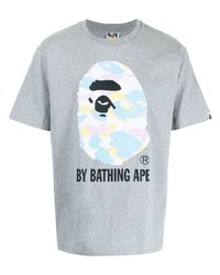 graues bedrucktes T-Shirt mit einem Rundhalsausschnitt von A Bathing Ape