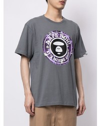 graues bedrucktes T-Shirt mit einem Rundhalsausschnitt von AAPE BY A BATHING APE