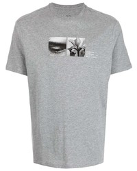 graues bedrucktes T-Shirt mit einem Rundhalsausschnitt von Armani Exchange