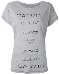 graues bedrucktes T-Shirt mit einem Rundhalsausschnitt von Calvin Klein Jeans