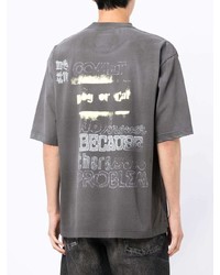 graues bedrucktes T-Shirt mit einem Rundhalsausschnitt von Maison Mihara Yasuhiro