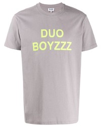 graues bedrucktes T-Shirt mit einem Rundhalsausschnitt von DUOltd