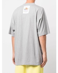 graues bedrucktes T-Shirt mit einem Rundhalsausschnitt von Vetements