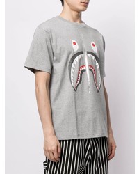 graues bedrucktes T-Shirt mit einem Rundhalsausschnitt von A Bathing Ape