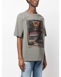 graues bedrucktes T-Shirt mit einem Rundhalsausschnitt von Heron Preston