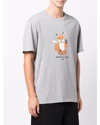 graues bedrucktes T-Shirt mit einem Rundhalsausschnitt von MAISON KITSUNÉ