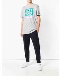 graues bedrucktes T-Shirt mit einem Rundhalsausschnitt von adidas