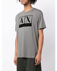 graues bedrucktes T-Shirt mit einem Rundhalsausschnitt von Armani Exchange