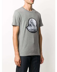 graues bedrucktes T-Shirt mit einem Rundhalsausschnitt von Moncler