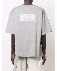 graues bedrucktes T-Shirt mit einem Rundhalsausschnitt von Maison Mihara Yasuhiro