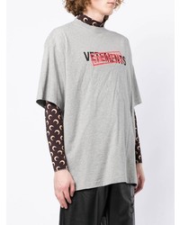 graues bedrucktes T-Shirt mit einem Rundhalsausschnitt von Vetements