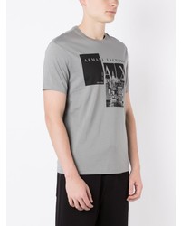 graues bedrucktes T-Shirt mit einem Rundhalsausschnitt von Armani Exchange