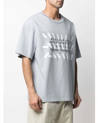 graues bedrucktes T-Shirt mit einem Rundhalsausschnitt von Maison Margiela