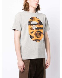 graues bedrucktes T-Shirt mit einem Rundhalsausschnitt von A Bathing Ape