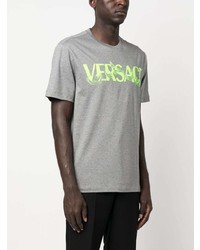 graues bedrucktes T-Shirt mit einem Rundhalsausschnitt von Versace