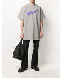 graues bedrucktes T-Shirt mit einem Rundhalsausschnitt von Vetements