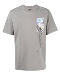 graues bedrucktes T-Shirt mit einem Rundhalsausschnitt von Musium Div.