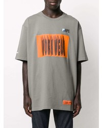 graues bedrucktes T-Shirt mit einem Rundhalsausschnitt von Heron Preston