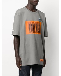 graues bedrucktes T-Shirt mit einem Rundhalsausschnitt von Heron Preston