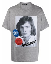 graues bedrucktes T-Shirt mit einem Rundhalsausschnitt von Raf Simons