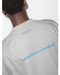 graues bedrucktes T-Shirt mit einem Rundhalsausschnitt von Vetements