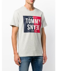 graues bedrucktes T-Shirt mit einem Rundhalsausschnitt von Tommy Jeans