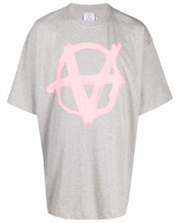 graues bedrucktes T-Shirt mit einem Rundhalsausschnitt von Vetements