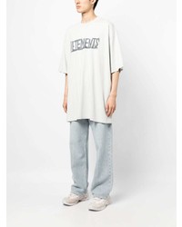 graues bedrucktes T-Shirt mit einem Rundhalsausschnitt von Vetements