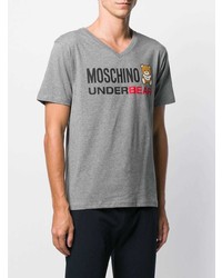 graues bedrucktes T-Shirt mit einem V-Ausschnitt von Moschino