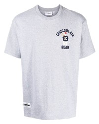 graues besticktes T-Shirt mit einem Rundhalsausschnitt von Chocoolate