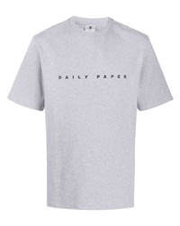 graues besticktes T-Shirt mit einem Rundhalsausschnitt von Daily Paper