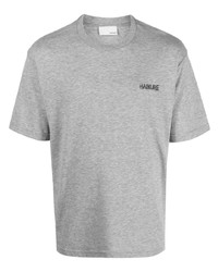 graues besticktes T-Shirt mit einem Rundhalsausschnitt von Haikure