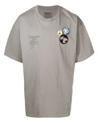 graues besticktes T-Shirt mit einem Rundhalsausschnitt von Musium Div.