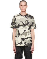 graues Camouflage T-Shirt mit einem Rundhalsausschnitt von adidas Originals