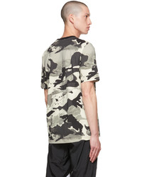 graues Camouflage T-Shirt mit einem Rundhalsausschnitt von adidas Originals