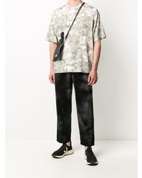 graues Camouflage T-Shirt mit einem Rundhalsausschnitt von Marcelo Burlon County of Milan