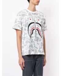 graues Camouflage T-Shirt mit einem Rundhalsausschnitt von A Bathing Ape