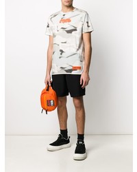 graues Camouflage T-Shirt mit einem Rundhalsausschnitt von Heron Preston